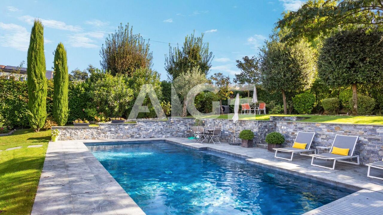 Beautiful detached villa with swimming pool in a quiet location