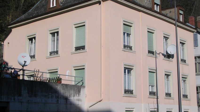 Investment building