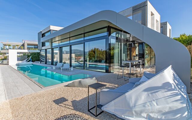 Exclusive luxury villa overlooking Lake Zurich