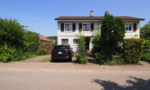 Double family house in a quiet location