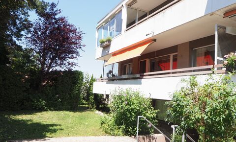 Spacious and bright apartment with work rooms and garage space