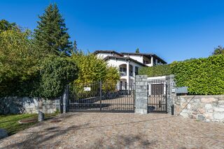 Mediterranean villa with building land