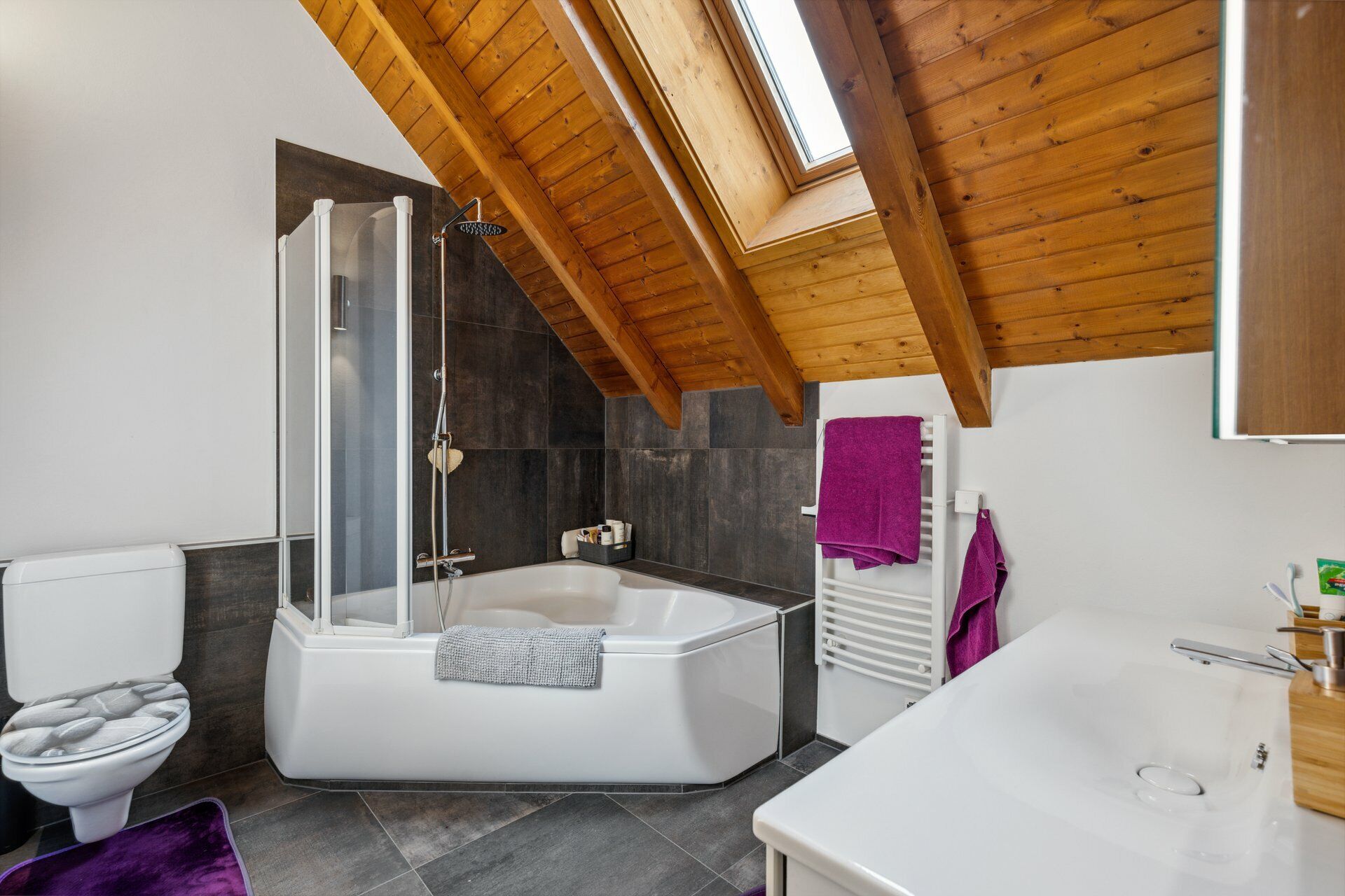 Master bedroom bathroom