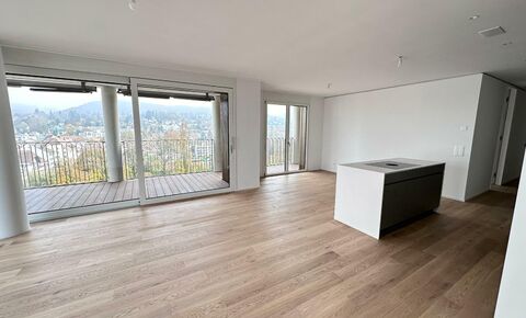 Première occupation d'un appartement de 4,5 pièces avec balcon dans le