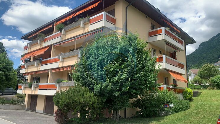 JOLI APPARTEMENT D'ANGLE TRAVERSANT DE 4,5 PIÈCES AVEC DEUX BALCONS