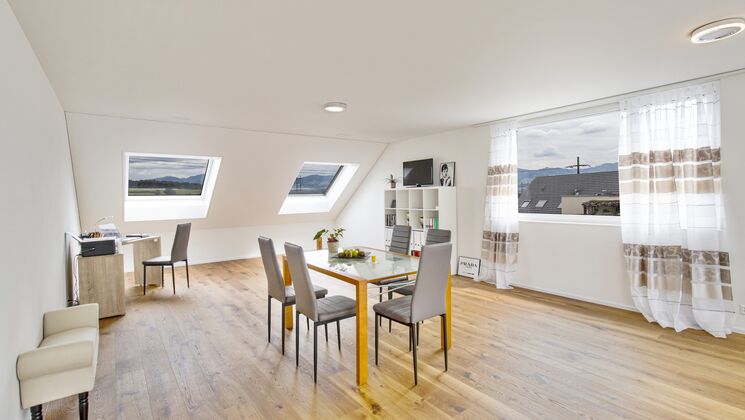 Elegante Dachwohnung mit Südbalkon