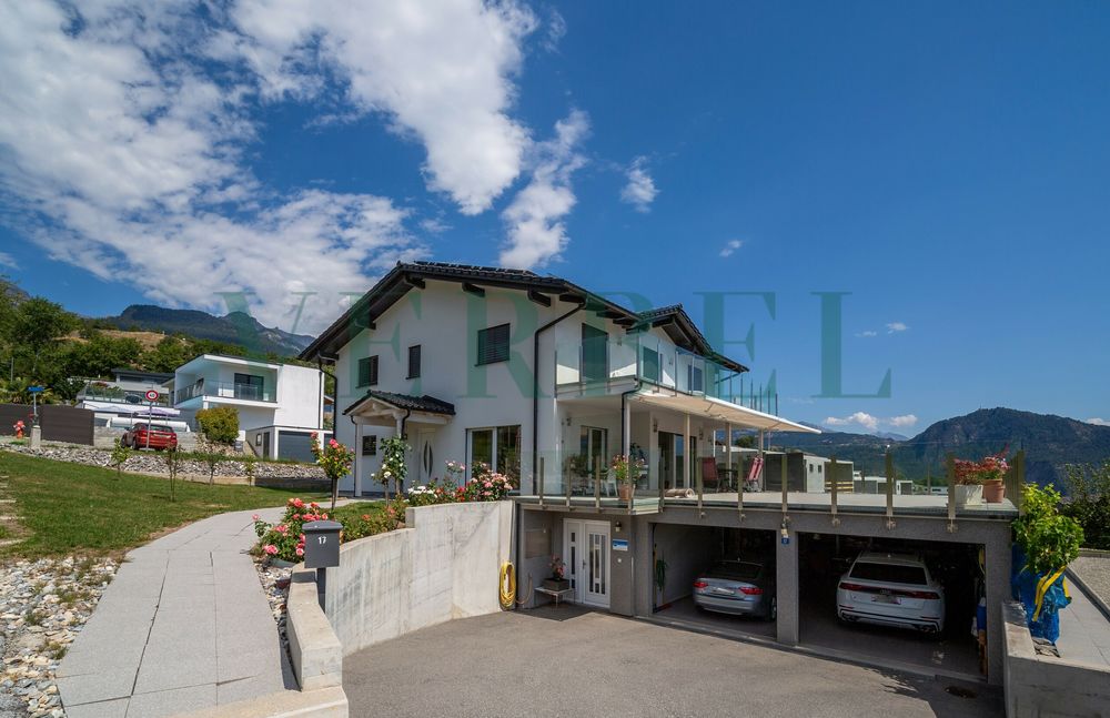 Spacieuse villa individuelle avec vue panoramique sur les montagnes