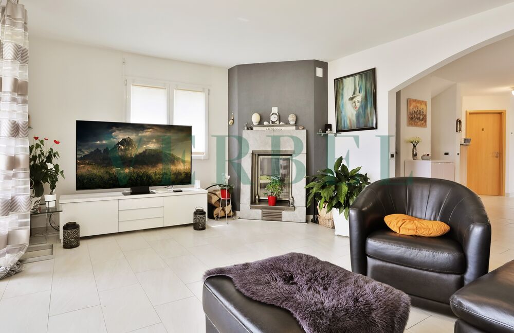 Semi-detached house of 5.5 rooms with garage and garden of 126 sqm.