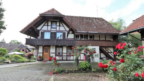 Maison pour 2 familles avec garages et studio
Situation calme/verdure