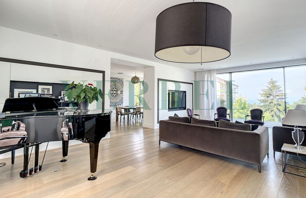 Villa contemporaine de 365 m² avec terrain de 1082 m²