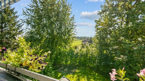 Gediegene Eigentumswohnung in grüner Umgebung mit Südbalkon