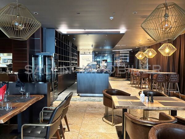 RESTAURANT/LOCAL COMMERCIAL D'ENV. 418 M2 
SITUE SUR LE BD DE PEROLLES