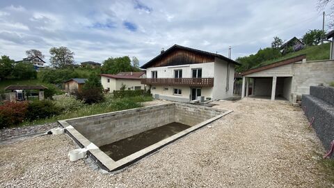 Maison familiale avec piscine et grande parcelle de terrain