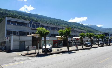Bureau divisible dans quartier artisanal avec places de parc