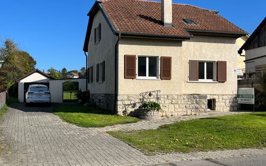 Family house to renovate close to the amenities of Porrentruy.