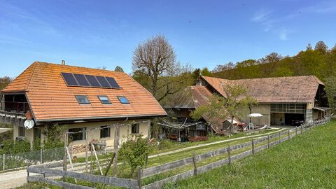 8.5 room country house with large farm building
