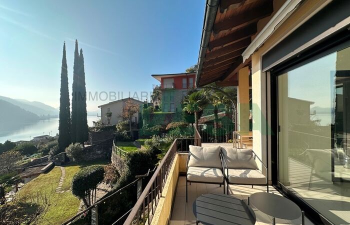 Elegante attico duplex 4,5 locali con spettacolare vista lago