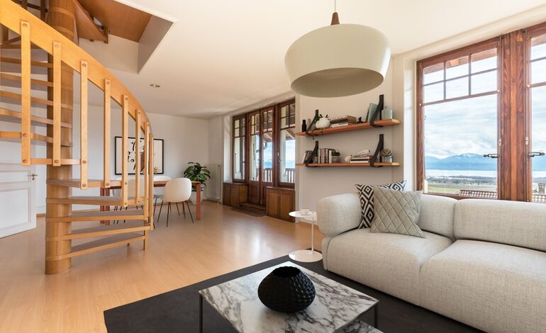 Dans une maison de maître, duplex avec vue sur le lac