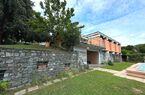 Spaziosa villa con piscina e splendida vista panoramica sui vigneti