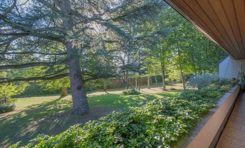 Beautiful apartment with large terrace in the heart of a private park