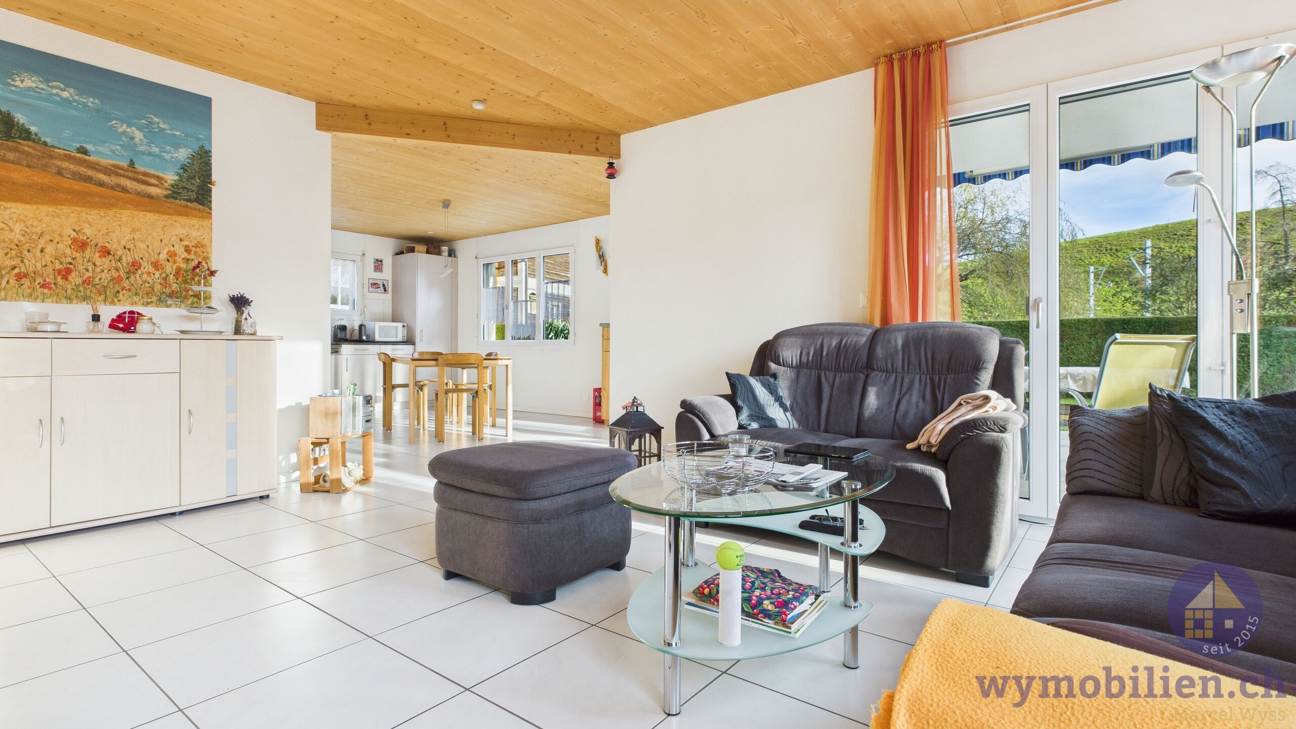 Wohnbereich mit Ausgang auf die Terrasse