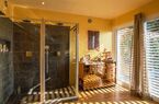 Spacious, elegant and prestigious country mansion with beautiful view