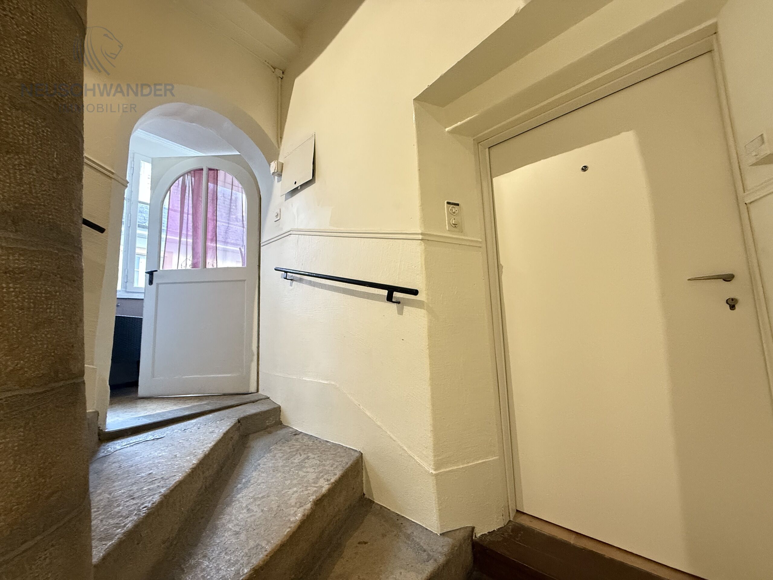 entrée de la buanderie privative pour le 3.5 pces