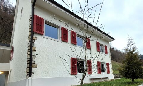 4.5 room apartment, on the first floor of a small building.