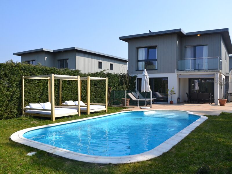 Semi-detached house joined by garages CH-1222 Vésenaz