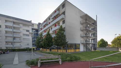 Place de parc intérieure pour deux-roues.