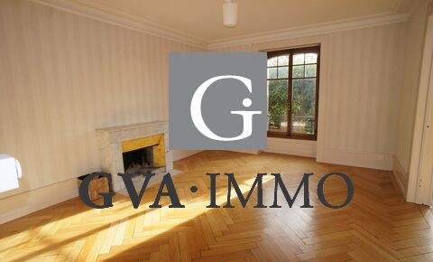 Superb charming apartment, enjoying a beautiful garden in the city center