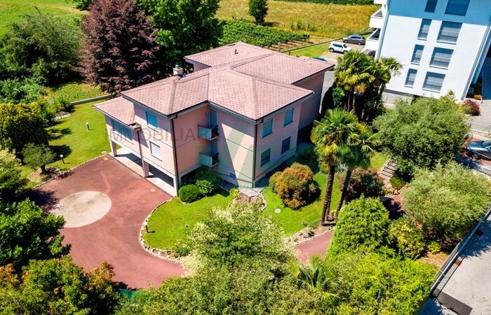 Spaziosa bella villa di rappresentanza in zona residenziale tranquilla