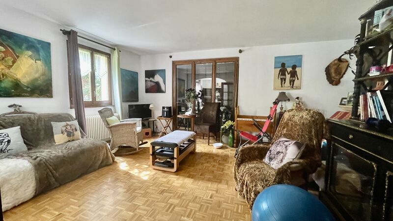 Maison individuelle avec beau potentiel