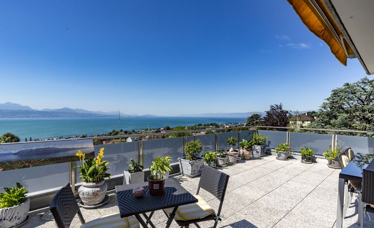 Penthouse moderne et original avec vue sur le lac