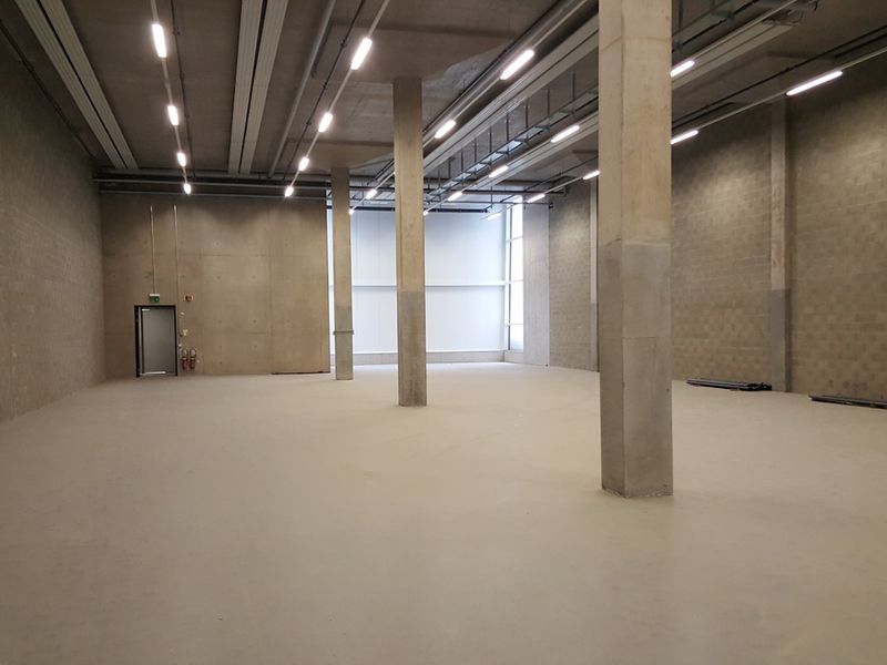 775 m2 of warehouse logistics in a new building