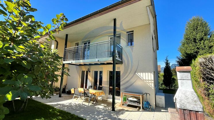 RAVISSANTE VILLA CONTIGUË DE 6.5 PIÈCES