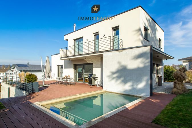 Bauhaus-Villa mit Pool