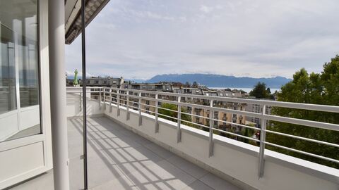 Splendid centrally located apartment, renovated, panoramic lake view