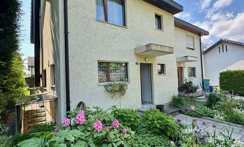 Very well-kept semi-detached house with indoor parking space