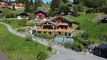 Gryon Immo propose un luxueux chalet de 6 pièces tout en bois de chêne