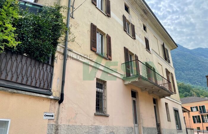 Affascinante casa tradizionale ticinese nel nucleo con vista lago