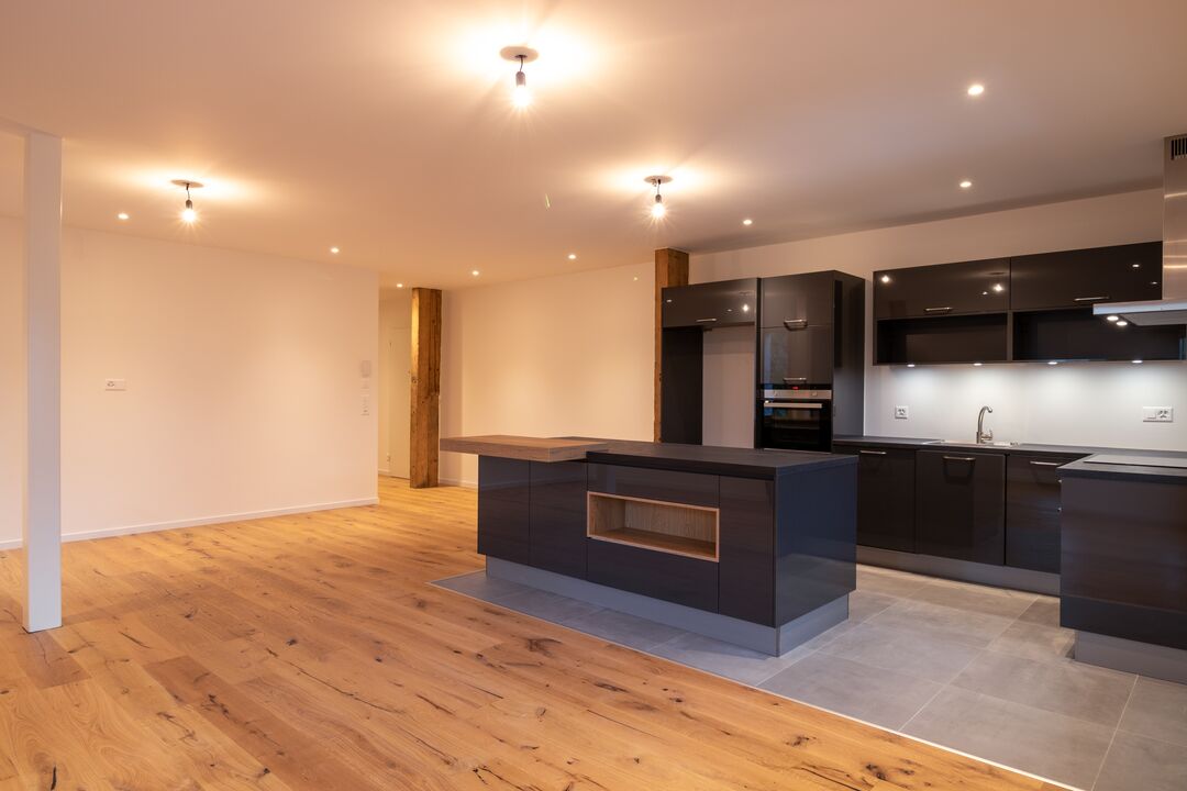Rénovation d'une ferme du 19e siècle en 15 appartements à Roche : l'intérieur.