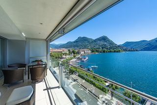 Splendid apartment on the Lugano lakefront