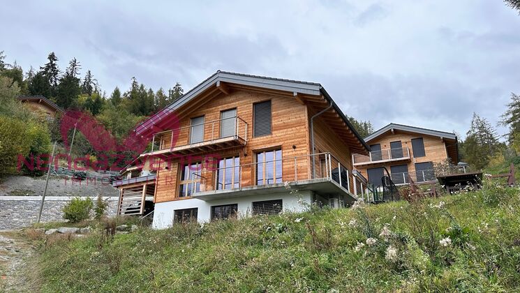 Chalet 7.5 pces - 186m2, 4 chambres, un couvert à voitures