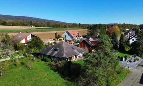 Maison individuelle avec terrain environnant, idéalement située