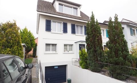 Modern corner house with garden and garage
