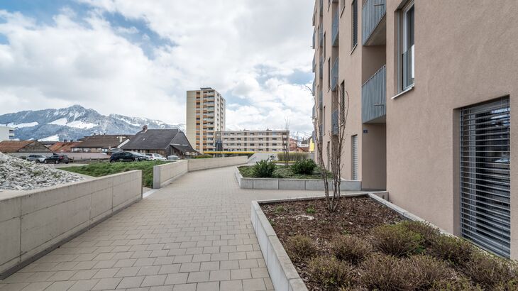 2 RENTS OFFERED - 3.5 rooms on the 2nd floor with balcony