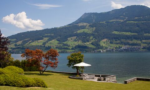 VILLA ''SUMMERSET''
An exceptional property with private lake access