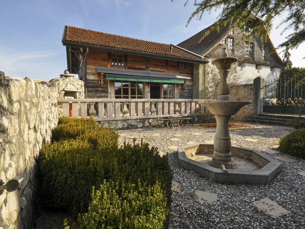 AUTHENTISCHES HERRENHAUS MIT CHARAKTER
5 Zimmer, ca. 220 m2