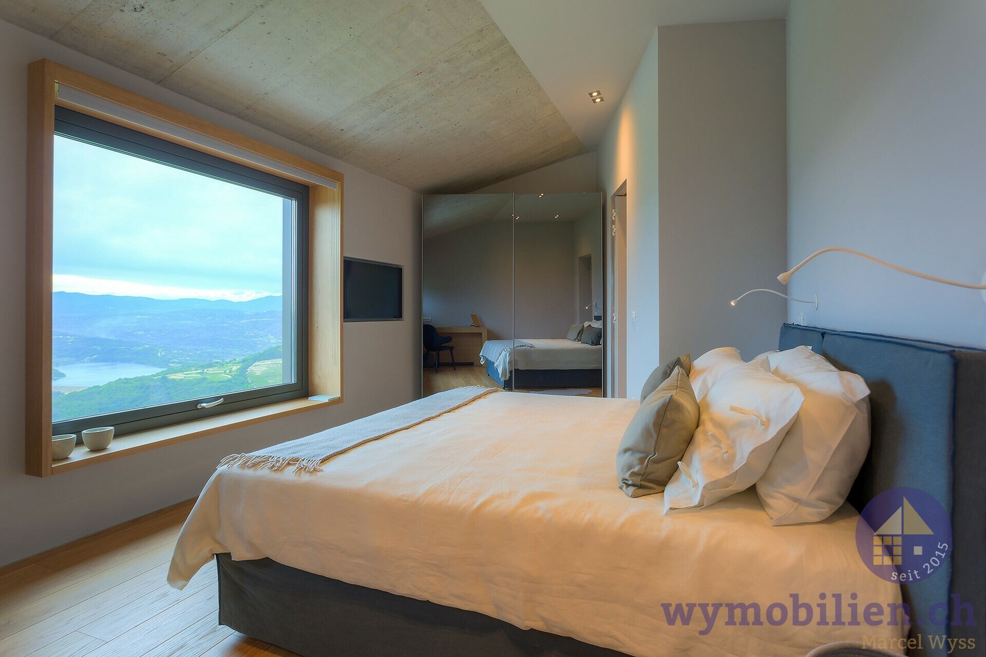 Zimmer mit Bad und Panoramablick